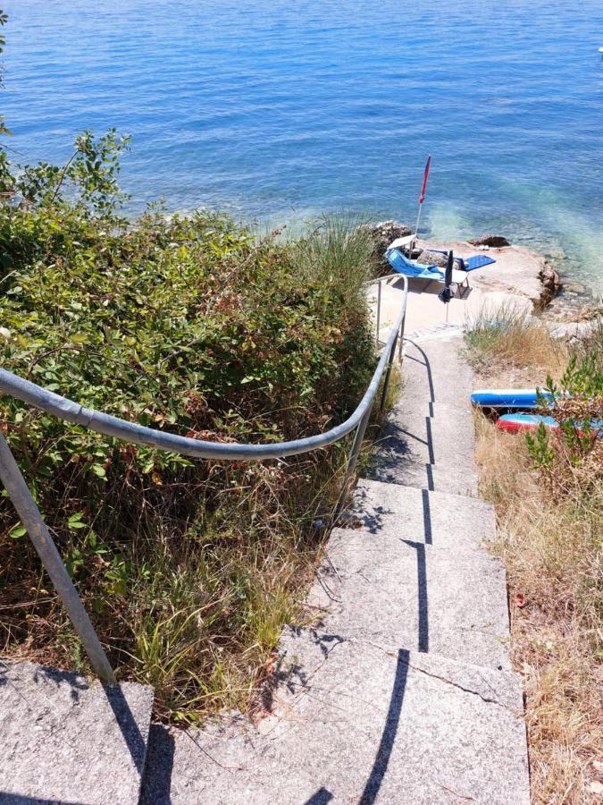 Apartmani Denis Stara Baška Exterior foto