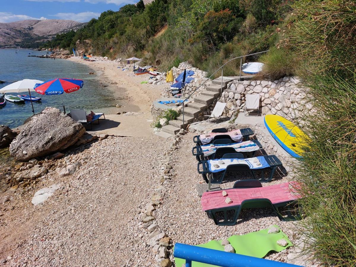 Apartmani Denis Stara Baška Exterior foto
